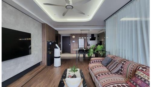 Three-Bedroom Apartment with Balcony