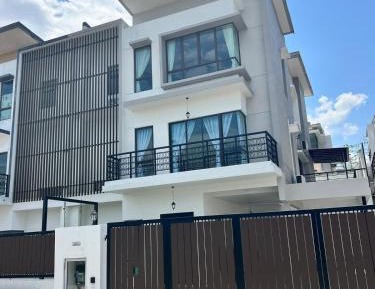 Six-Bedroom House