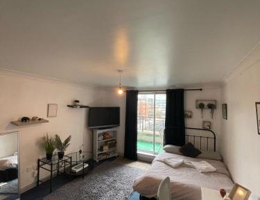 One-Bedroom Apartment with Balcony