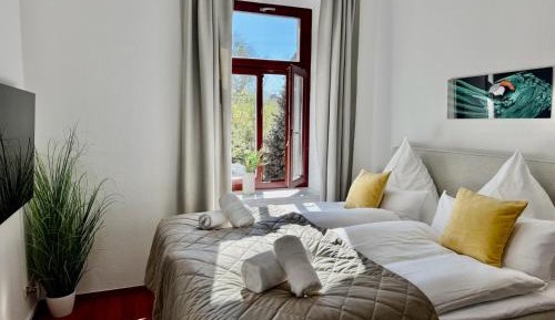 One-Bedroom Apartment with Balcony
