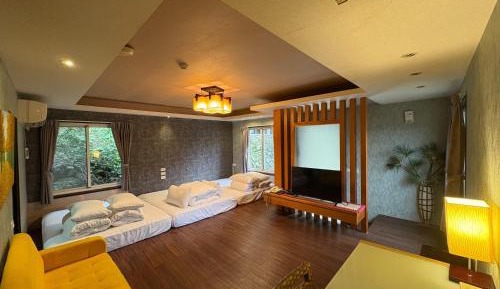 Family Room (6 Adults)