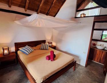Deluxe Double Room with Side Sea View