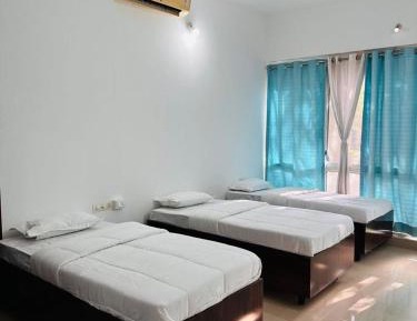 Single Bed in Male Dormitory Room with Shared Bathroom