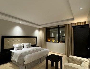 Deluxe Double Room (2 Adults + 1 Child)