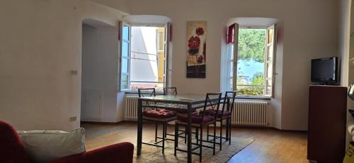 One-Bedroom Apartment with Sea View