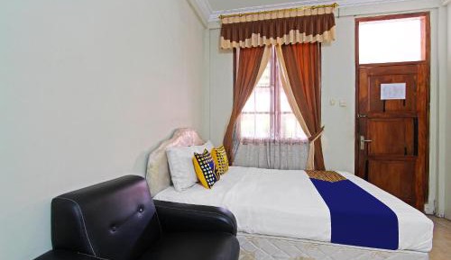 Economy Triple Room