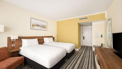 Twin Room with Sofa Bed - Non-Smoking
