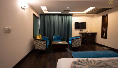 Large King Suite with Park View