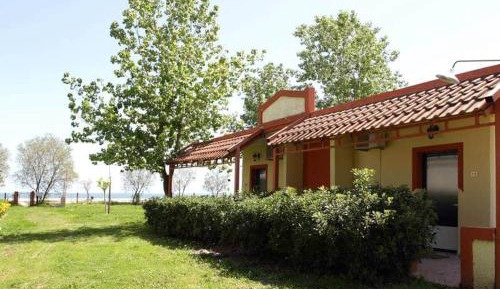 Bungalow with Garden View