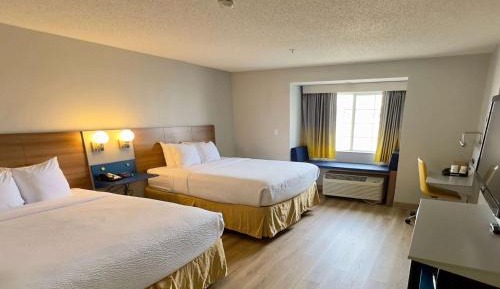 Queen Room with Two Queen Beds - Non-Smoking
