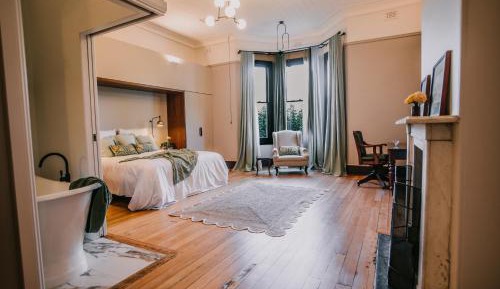 Deluxe King Suite