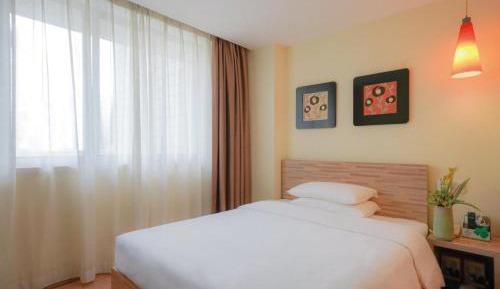 Standard Queen Room