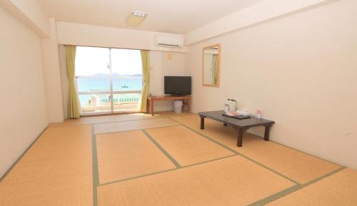 Japanese-Style Family Room with Sea View