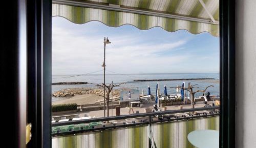 Superior One-Bedroom Apartment with Balcony