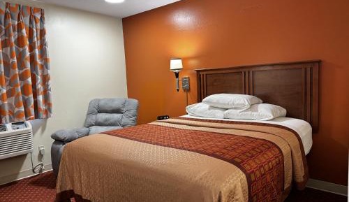 Room with One Queen Bed