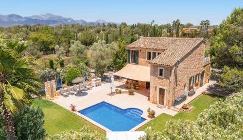 Four-Bedroom Holiday Home