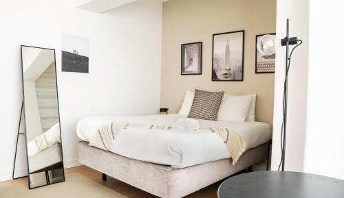 Queen Room with Shared Bathroom