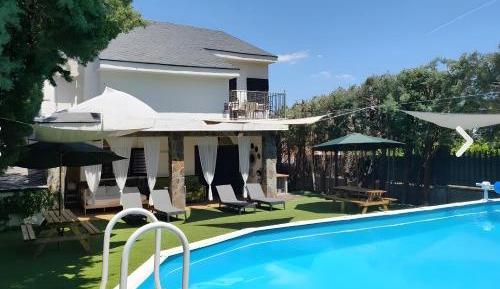 Villa with Garden View