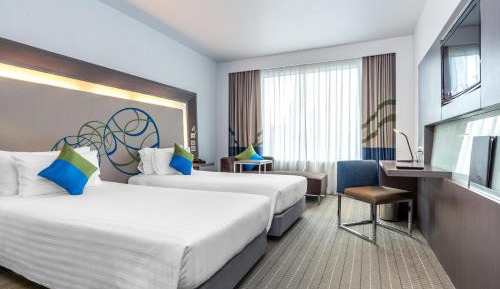 Premier Twin Room with City View - High Floor