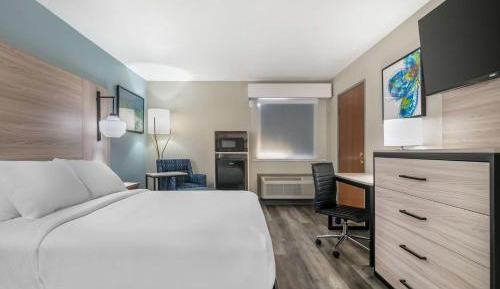 Queen Room with Walk-In Shower - Disability Access/Non-Smoking