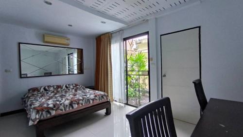 Queen Room with Garden View
