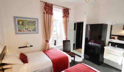 Double or Twin Room with Private Bathroom