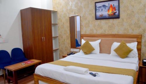 Deluxe Double Room (2 Adults + 1 Child)