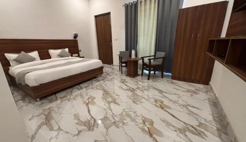 Superior King Room