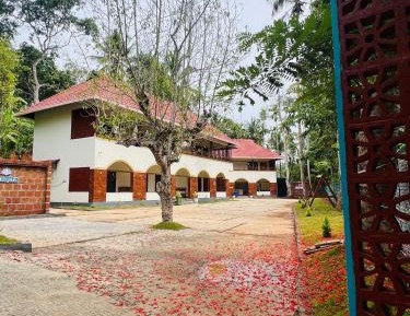Three-Bedroom Holiday Home 