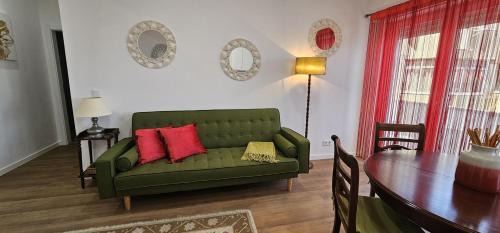 Superior One-Bedroom Apartment