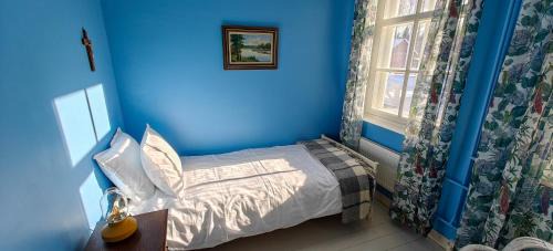 Single Room with Shared Bathroom