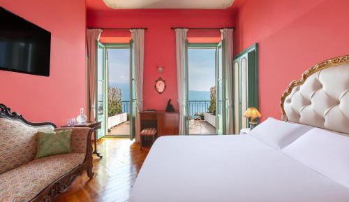 Junior Suite with Terrace and Lake View - Villa