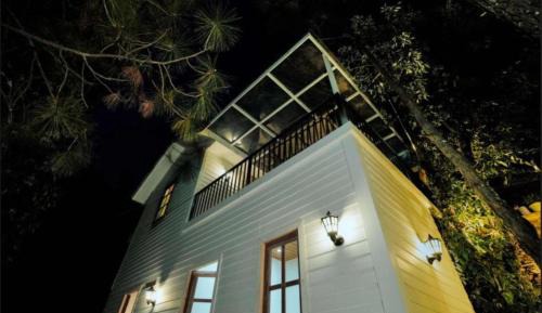 Family Room with Mountain View