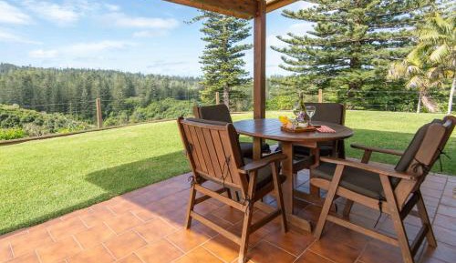 Two-Bedroom Cottage with Two Bathrooms
