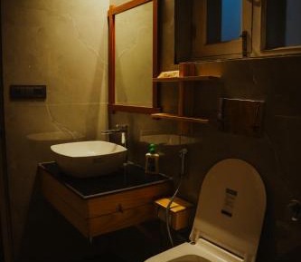 Deluxe Double Room (2 Adults + 1 Child)