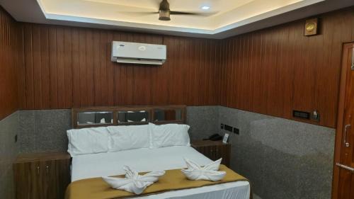 Deluxe King Suite