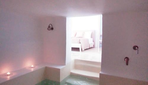 Queen Room with Spa Bath