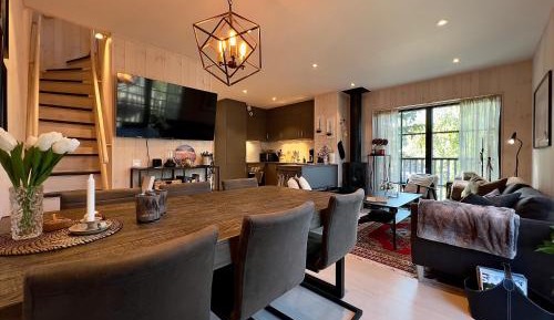 Three-Bedroom Apartment with Balcony