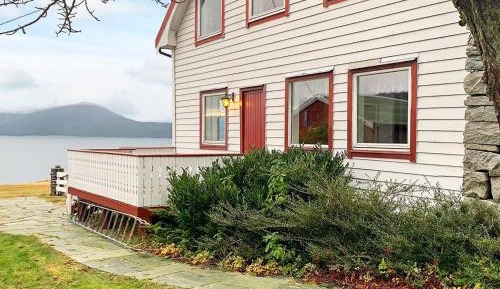 Five-Bedroom Holiday Home
