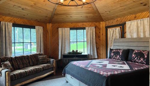 Deluxe Queen Suite