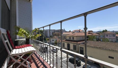 Spacious Five-Bedroom Deluxe Apartment