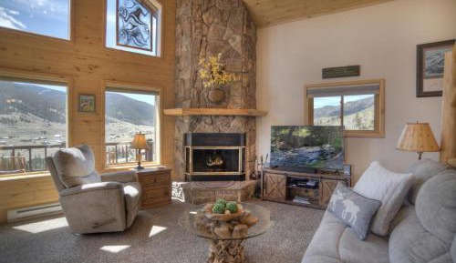 Three-Bedroom Holiday Home 