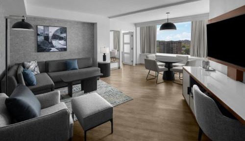 One-Bedroom King Suite with Sofa Bed 