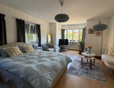 Single Room with Shared Bathroom