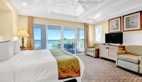 King Studio Suite with Balcony and Ocean View, Non-Smoking