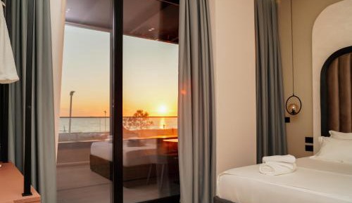 Deluxe Double Room with Balcony and Sea View