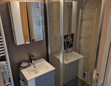 Deluxe Room (2 Adults + 1 Child)