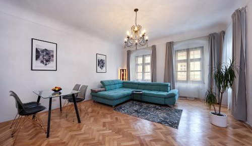 One-Bedroom Apartment with City View