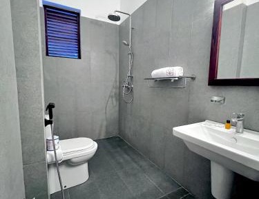 Standard Queen Room