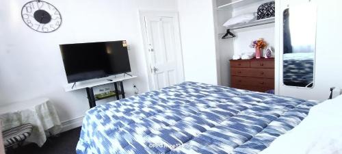 Queen Room with Shared Bathroom